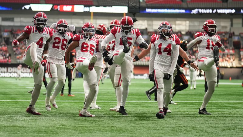 Vernon Adams Jr. delivers a BOMB to Jalen Philpot