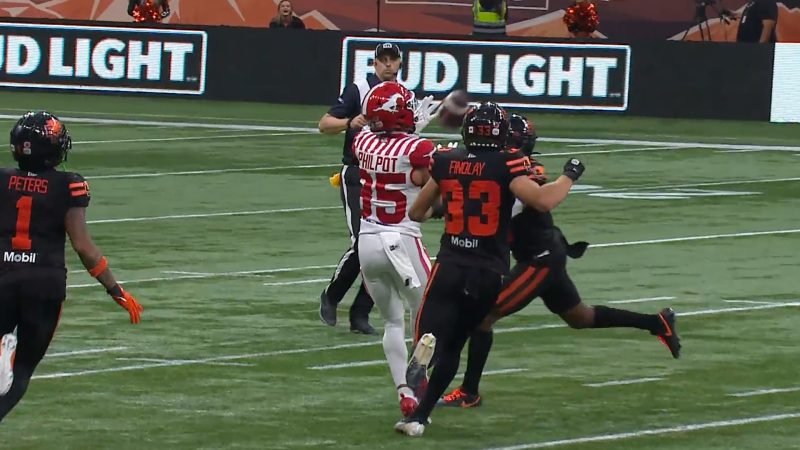 JAW-DROPPING grab by Jalen Philpot as he shrugs off a massive hit